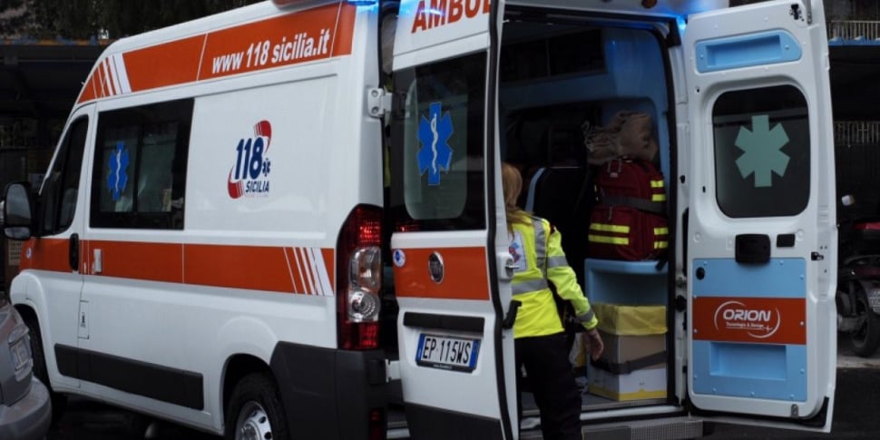 L'auto si ribalta e finisce in un burrone a Castronovo, muore un uomo di 35 anni