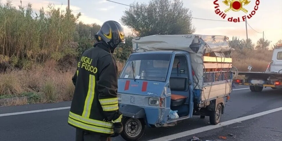 Incidente a Lentini, scontro tra una motoape e un'auto: due feriti