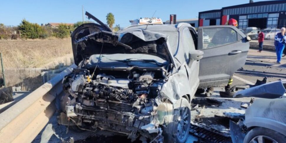 Incidente lungo la strada da Comiso a Chiaramonte: cinque in ospedale, fra loro due bambini