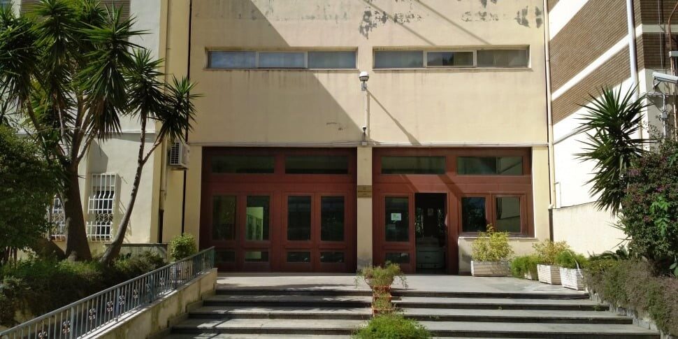 Messina, incontri sessuali con gli studenti: indagato professore