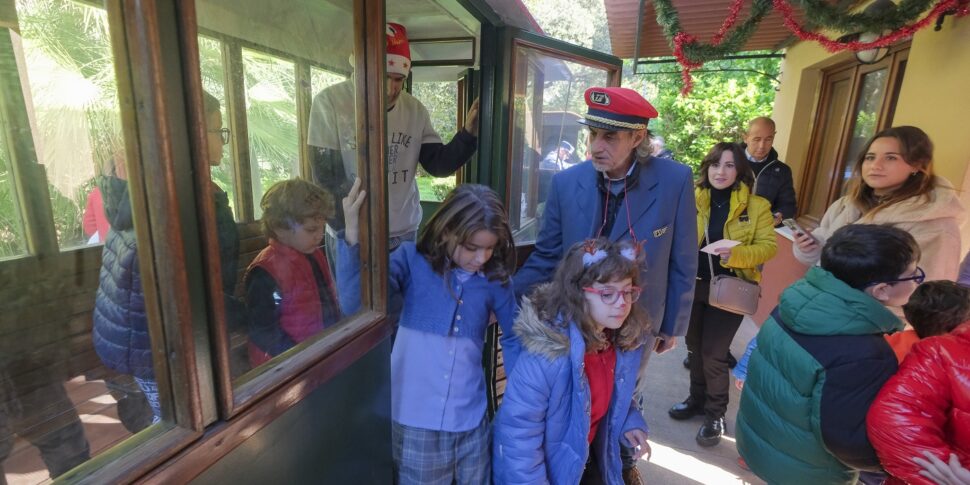 Palermo, bambini in carrozza alla Città dei Ragazzi: riparte lo storico trenino