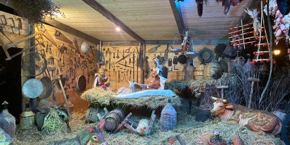 Lipari, inaugurato il presepe: i volontari all'opera per regalare all'isola l'atmosfera natalizia