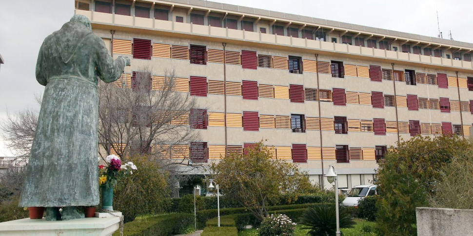 Modica, ricoverato si suicida in ospedale: aperta un'inchiesta dopo la denuncia dei parenti, tre indagati