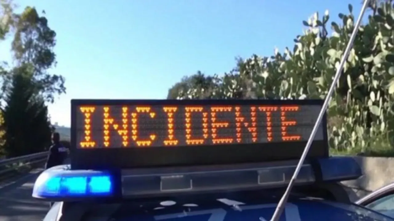 Tilt nel traffico dopo incidente sulla Messina-Catania