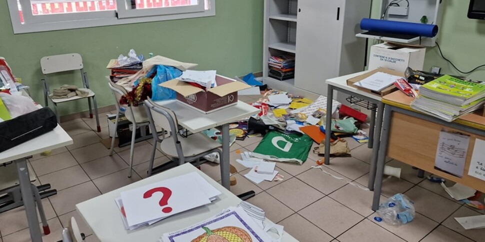 Siracusa, assalto dei vandali nella scuola di via Calatabiano: danni ingenti alle aule e ai bagni