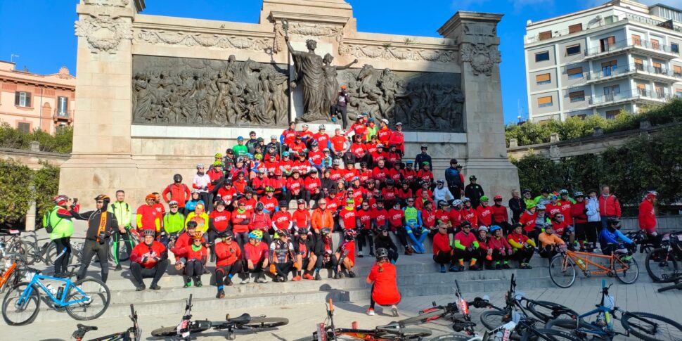 Venticinque chilometri in bicicletta contro la violenza sulle donne, in centinaia alla pedalata fra Palermo e Monreale