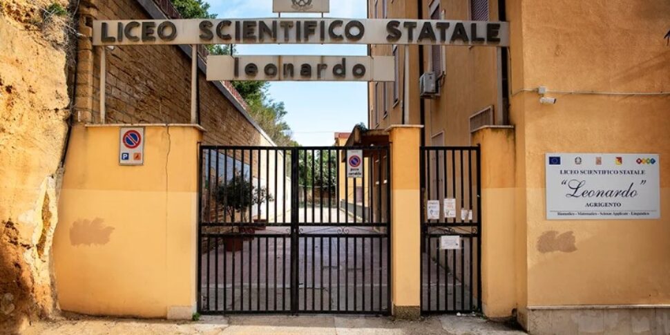 Agrigento, paura al liceo scientifico Leonardo: crollano calcinacci in una classe