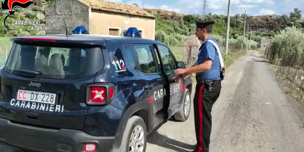Adrano, anziano trovato morto in casa: indagano i carabinieri