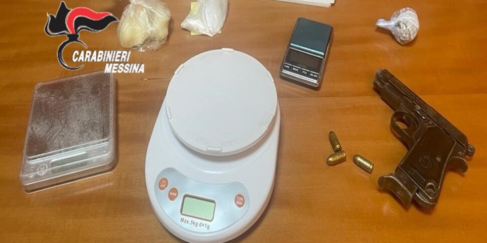 In casa aveva 90 grammi di crack, 6 di cocaina e una pistola: arrestato a Messina