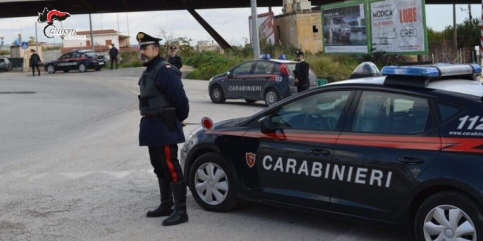 Perseguita e maltratta i genitori, arrestato a Rosolini