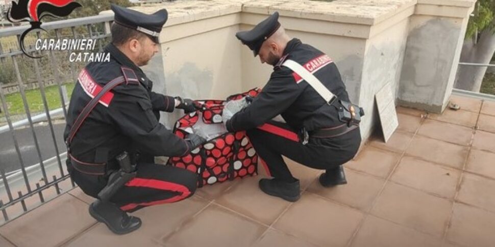 Catania, nel balcone aveva sei chili di marijuana: arrestato