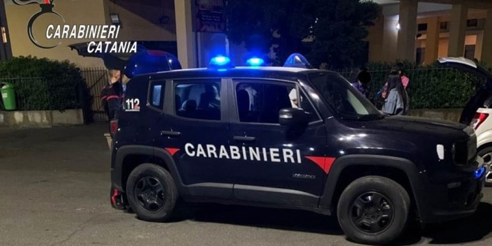 Rapina supermercato a Paternò e fugge con auto della madre, arrestato