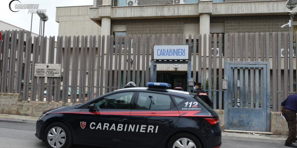 Perseguitava una famiglia di Santa Flavia e bruciò un'auto, arrestato