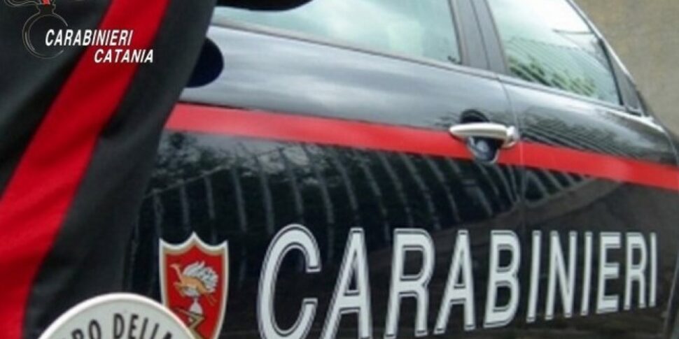 Catania, annuncia il suicidio col gas insieme al cane: salvati da carabinieri