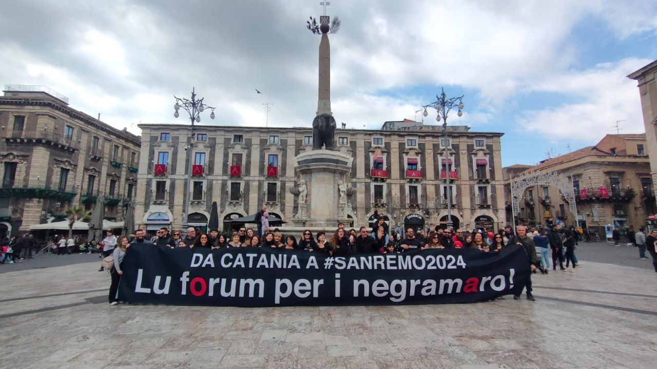 Da Catania a Sanremo 2024: il flashmob di LuForum per sostenere i Negramaro