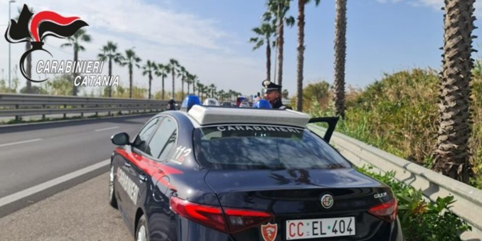 Catania, tenta una rapina a un benzinaio ma dopo una colluttazione arrivano i carabinieri e lo arrestano