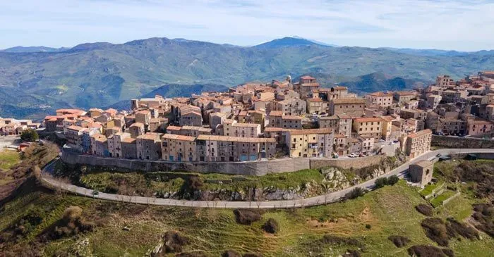 Da vedere di sera in uno dei borghi più belli delle Madonie