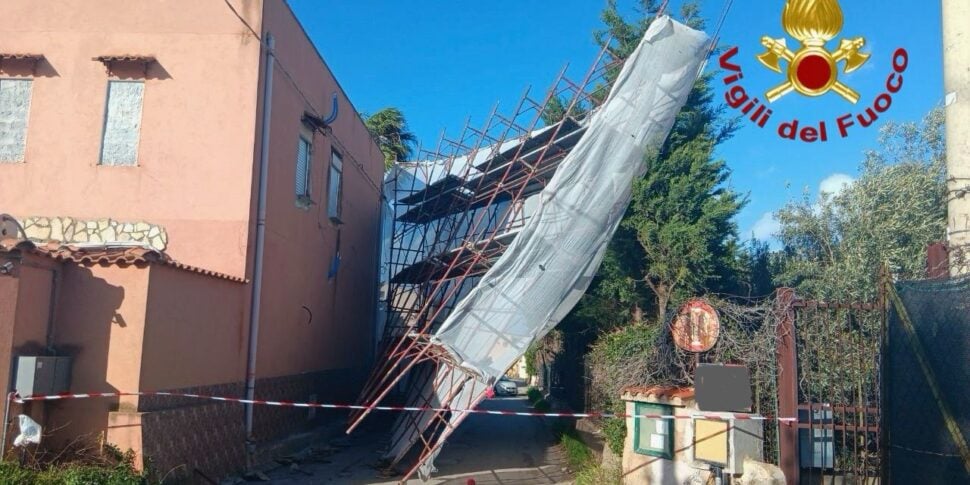 Alberi caduti, allagamenti e tettoie divelte: vento e pioggia devastano Palermo, ecco tutte le zone colpite