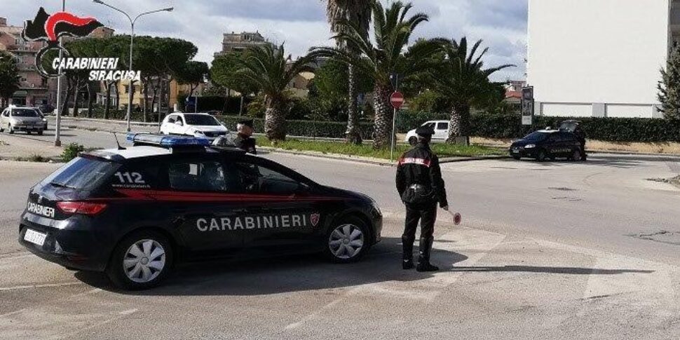 Guidava senza patente e con la droga da spacciare, arrestato a Siracusa