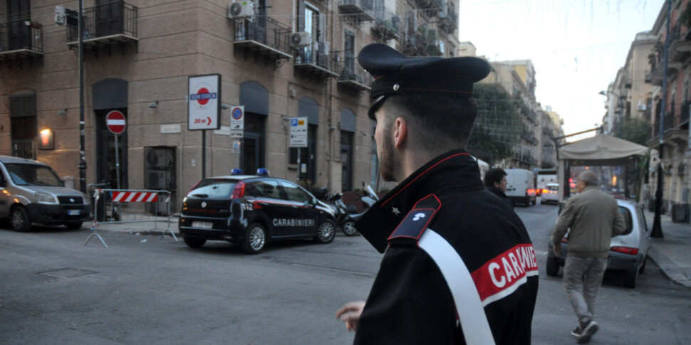 Furto di abbigliamento a Palermo, arrestato giovane di 26 anni