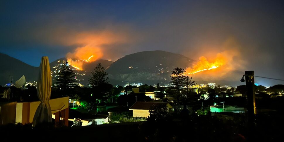 Incendi in Sicilia, il veicolo della protezione civile era senza acqua e gasolio