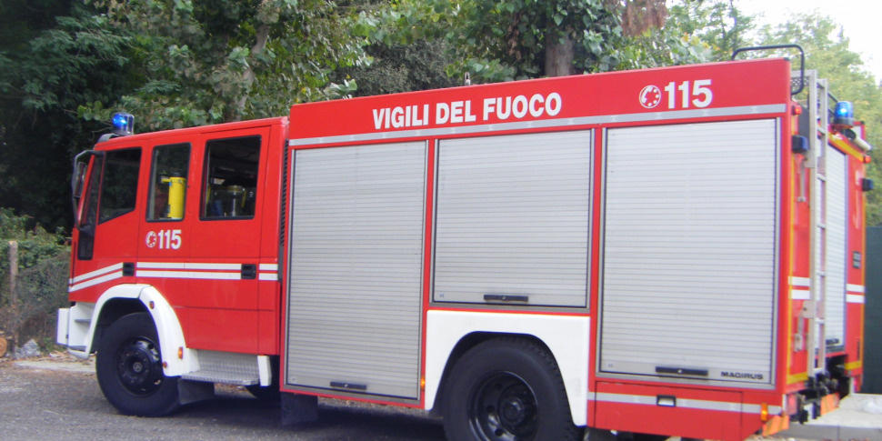 Incendio a Sciacca, a fuoco l'auto di un impiegato: indagini