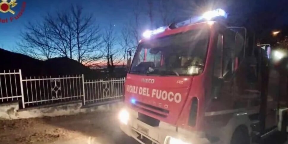 Sciacca, incendio in una cooperativa agricola: distrutte ceste di plastica e diverse pedane di concime