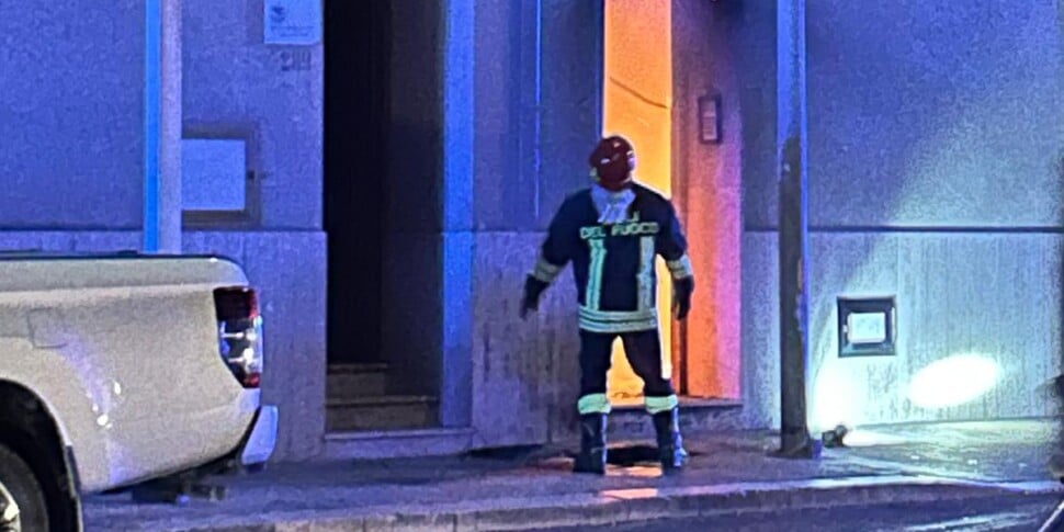 Scoppia un contatore, fiamme e paura in un condominio a Trapani