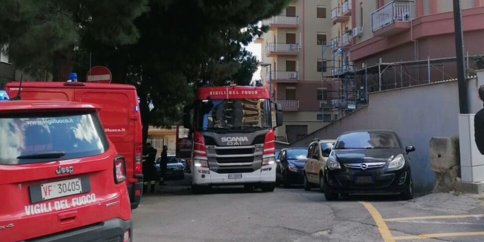 Incendio nell'appartamento di una famiglia a Bagheria: salvati padre, madre e due bambini