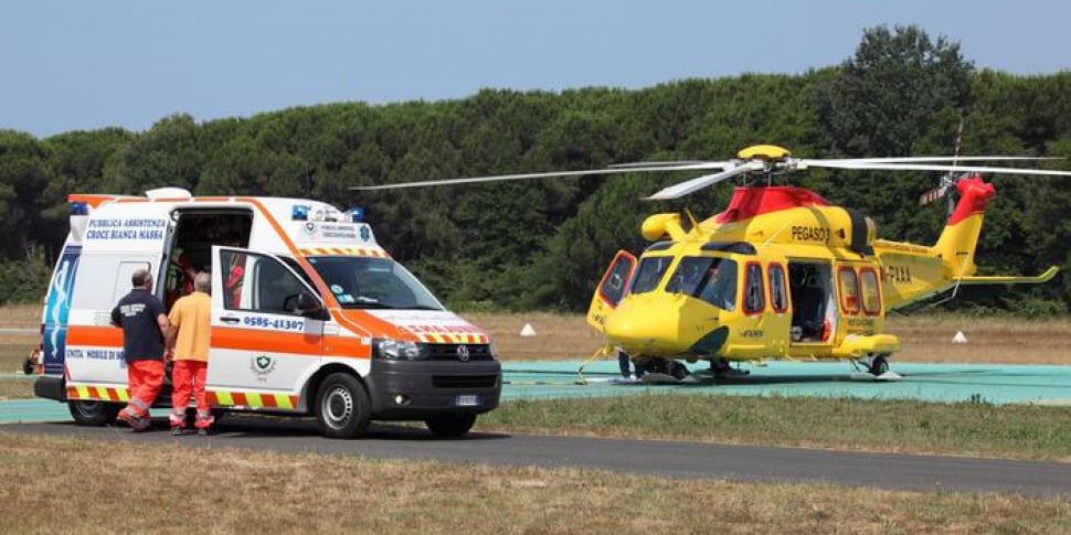 Auto si ribalta sulla statale di Naro, una donna estratta dalle lamiere: è grave