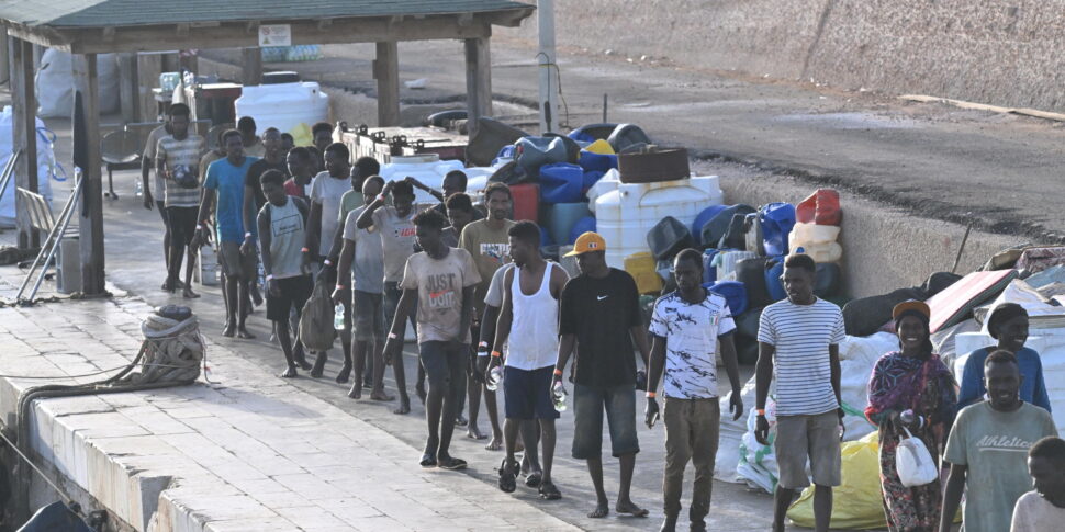 Lampedusa, quattro barchini arrivano nell'isola: salvi 167 migranti