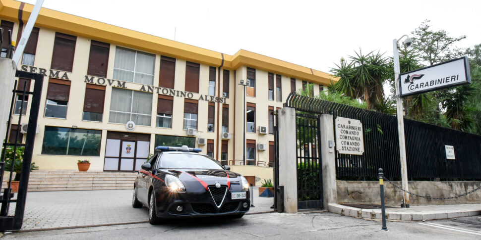 Movida violenta a Termini Imerese, ventiseienne minaccia un altro giovane con una pistola a salve