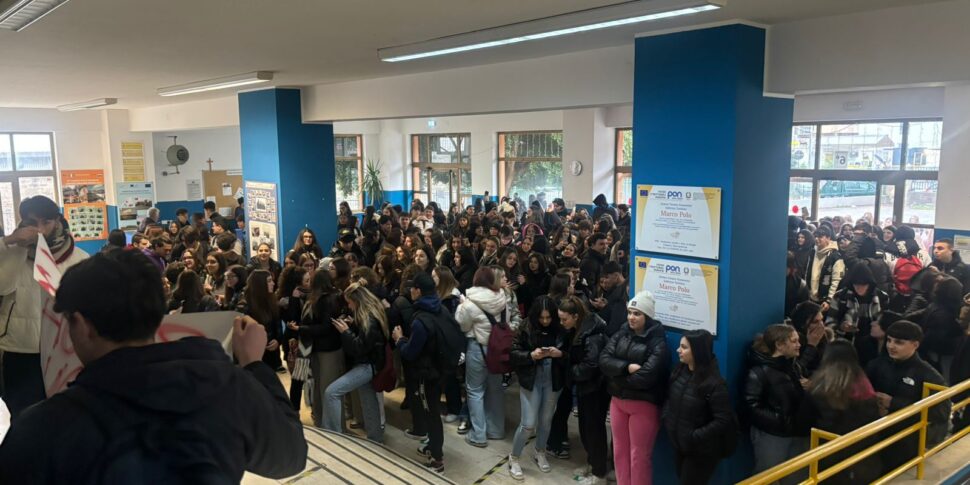 Niente riscaldamento a scuola, protesta al Marco Polo di Palermo