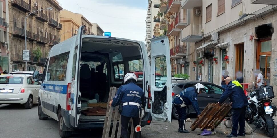 Maxi operazione della polizia municipale: sanzioni e controlli in corso Finocchiaro Aprile e in via Maqueda