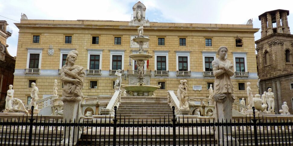 «Sta in piedi, solo lievi errori», sì al bilancio di previsione di Palermo
