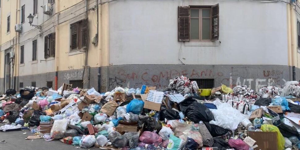 Dall'Albergheria allo Sperone, così Palermo affonda sotto montagne di rifiuti