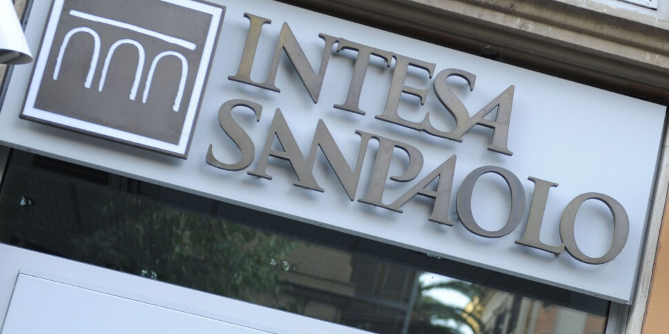 Palermo, fa causa perché non riesce a riscuotere l'eredità del marito sui conti in banca: Intesa San Paolo condannata a pagare