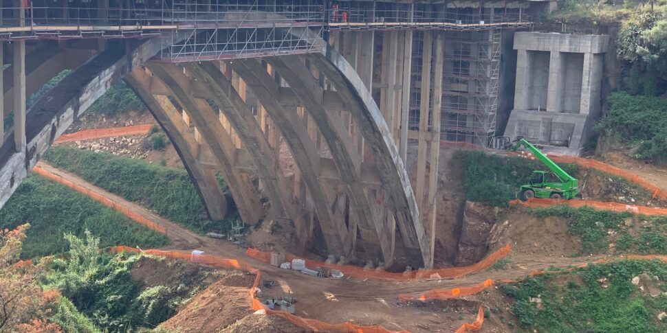 Palermo, tenta il suicidio dal ponte Corleone: salvato dalla polizia