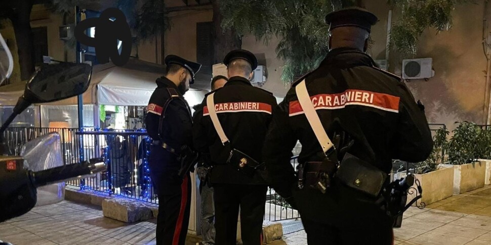 Palermo, controlli sulla movida: sequestrate a un locale oltre 800 bottiglie di alcolici, non era autorizzato