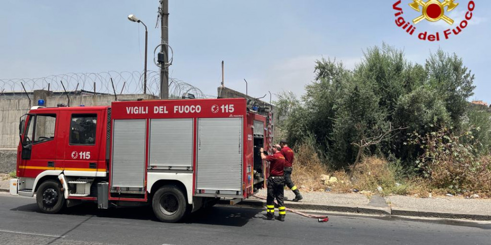 Incendio in un'abitazione a Prizzi, in fiamme il tetto in legno