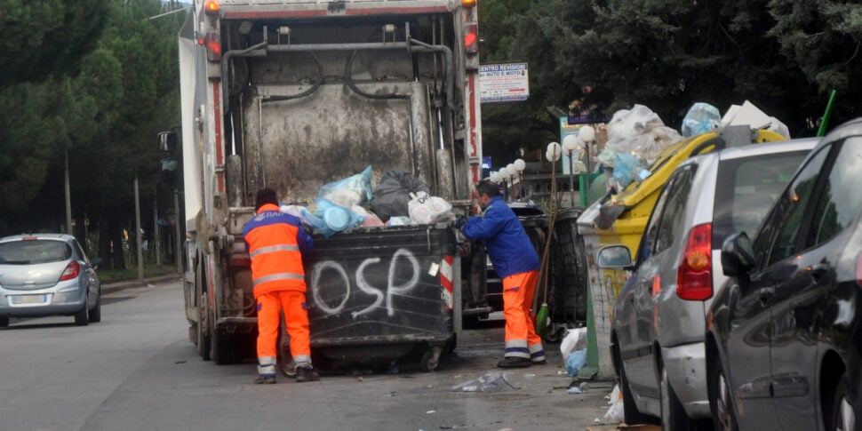 Emergenza rifiuti a Palermo, cinque ditte private soccorrono la Rap