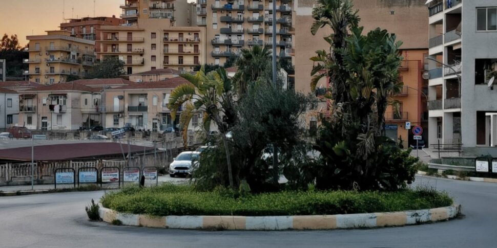 Sciacca, dodici aziende adottano il verde pubblico delle rotonde