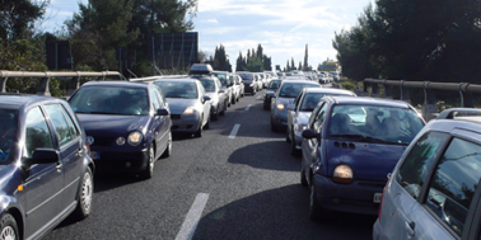 Incidente sull'autostrada Messina-Palermo: scontro tra cinque mezzi a Cefalù, due feriti