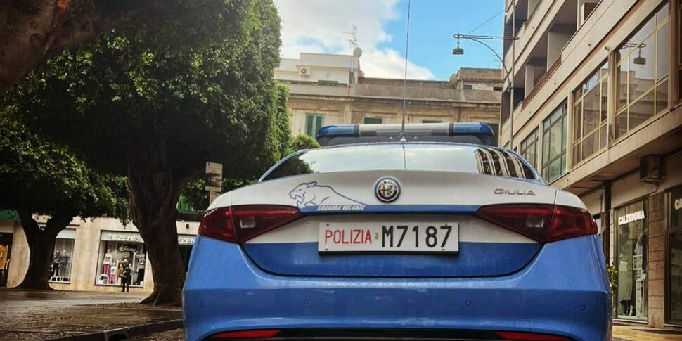 «Vostro figlio ha causato un incidente»: truffa a due anziani a Messina, l'autore trova la polizia appena sceso da casa della coppia