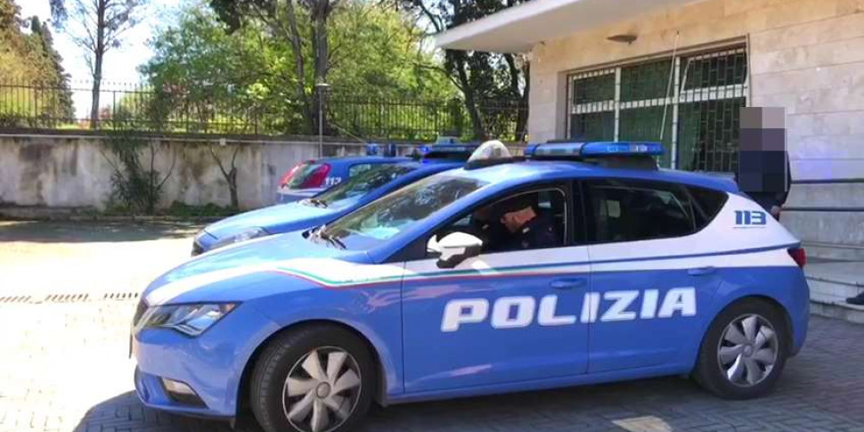 «Suo figlio ha avuto un incidente, è in galera»: il finto avvocato chiama, anziana di Palermo consegna soldi, oro e bancomat col pin