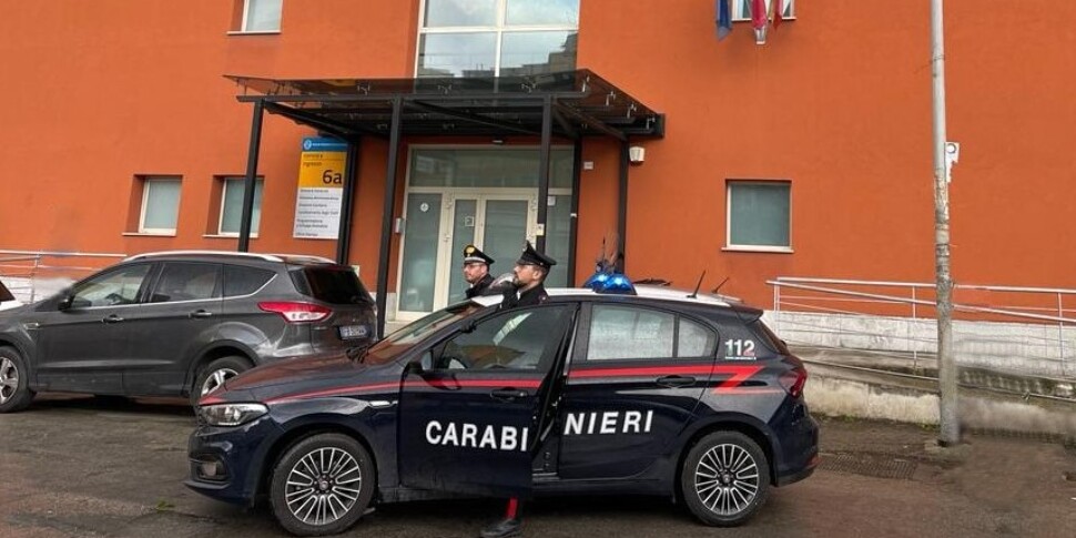 Violenza al Policlinico di Palermo: stanca di aspettare al triage aggredisce l'infermiera, denunciata