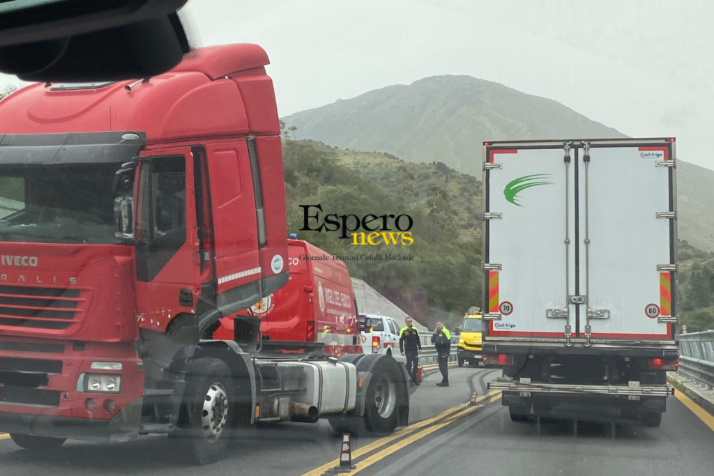 A19 camion si ferma vicino Scillato Esperonews