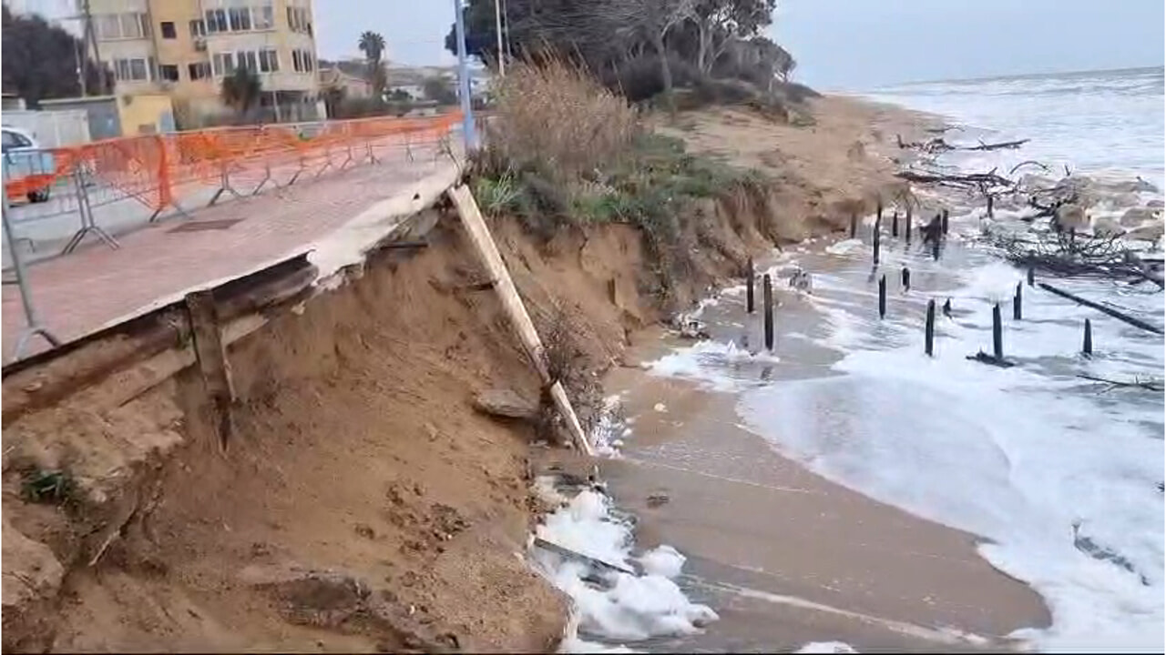 Erosione costiera a San Leone il pericolo per la pista