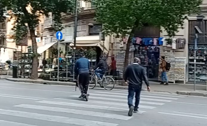 Monopattino bici via Roma, Palermo