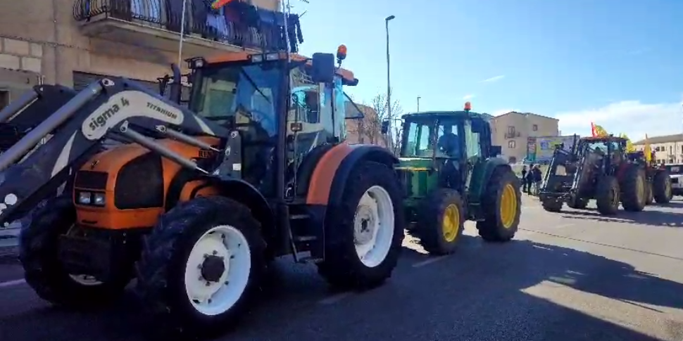 La protesta degli agricoltori a Marsala con 150 trattori, chiedono i ristori e il credito d'imposta